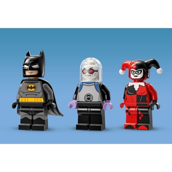LEGO 76274 DC Batman Batmobile Pursuit – Batman vs Harley Quinn & Mr. Freeze NEW - Picture 2 of 2